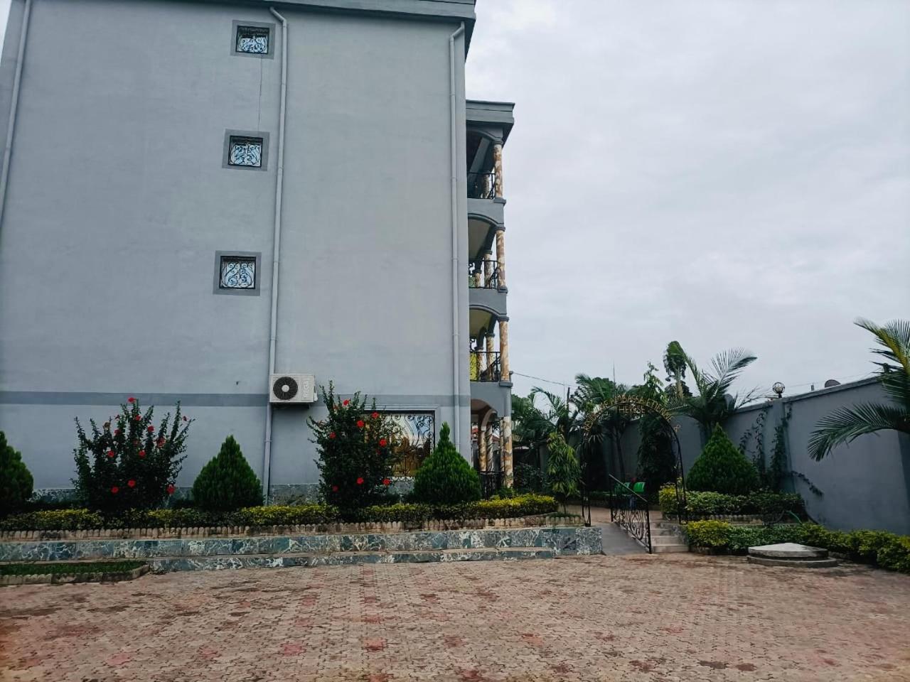 Yaoundé Residence Ambassa Etienne & Therese מראה חיצוני תמונה