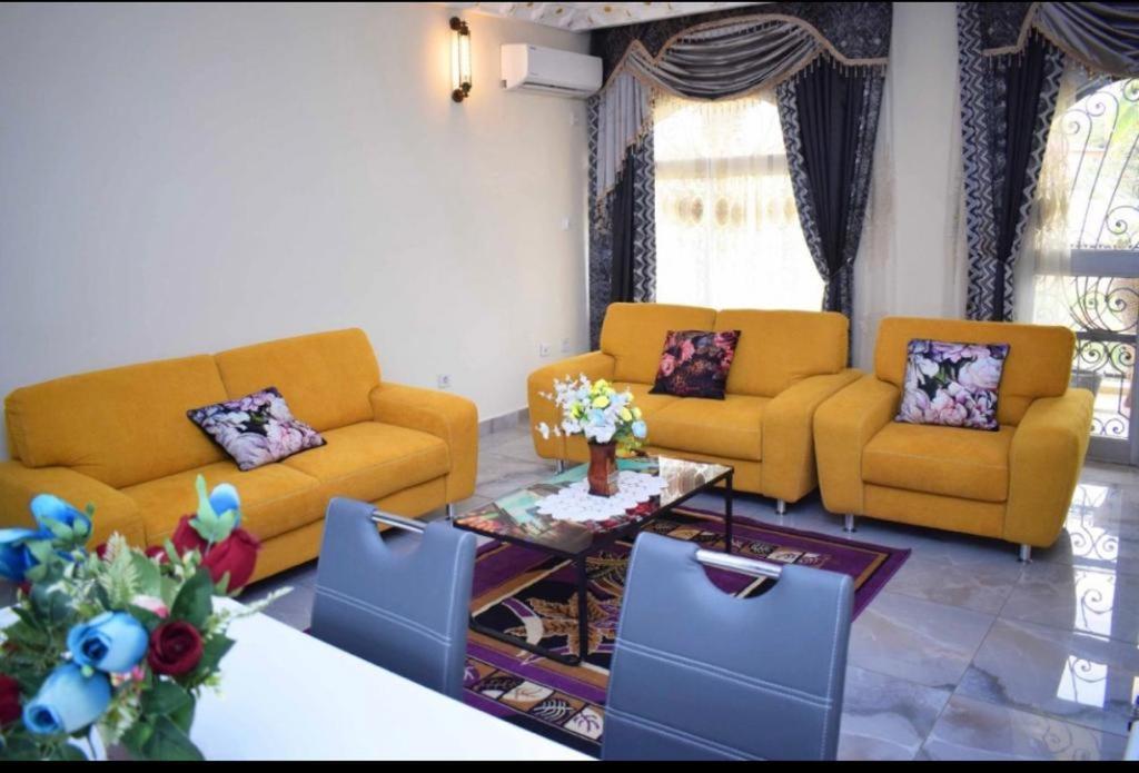 Yaoundé Residence Ambassa Etienne & Therese מראה חיצוני תמונה