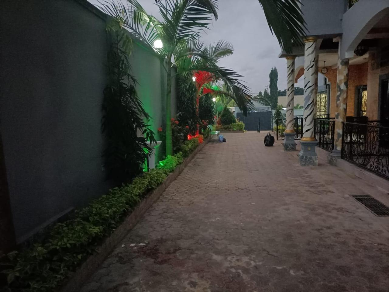 Yaoundé Residence Ambassa Etienne & Therese מראה חיצוני תמונה