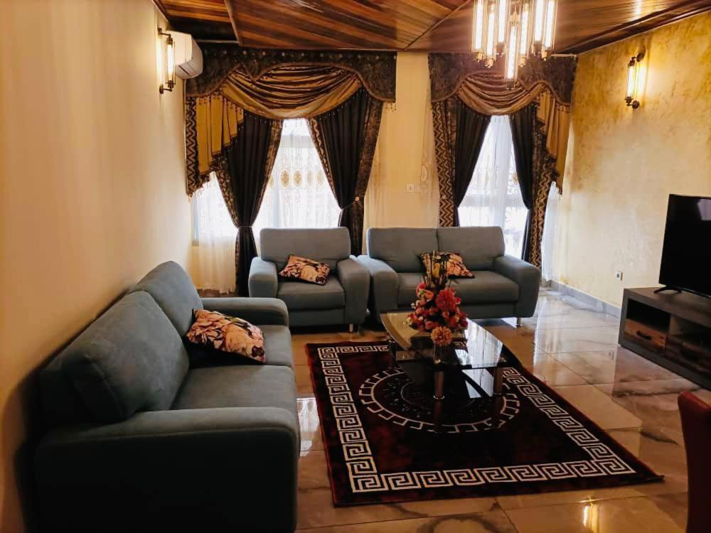 Yaoundé Residence Ambassa Etienne & Therese מראה חיצוני תמונה