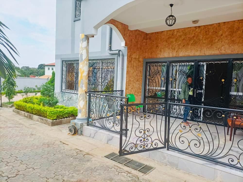 Yaoundé Residence Ambassa Etienne & Therese מראה חיצוני תמונה