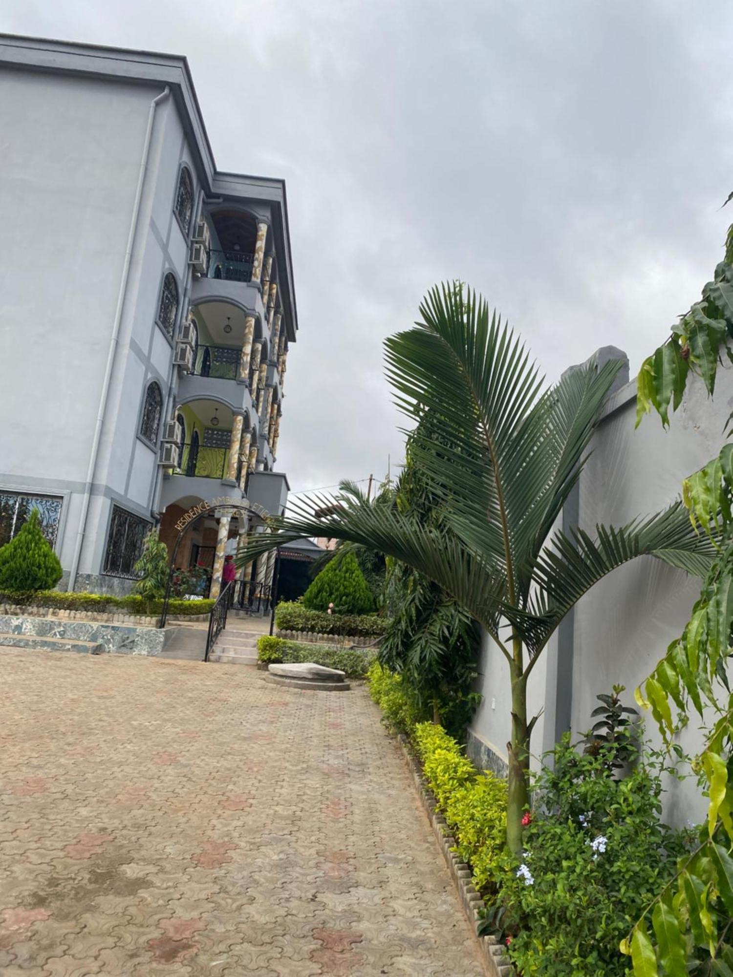 Yaoundé Residence Ambassa Etienne & Therese מראה חיצוני תמונה